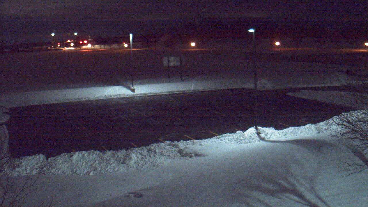 Thumbnail for current weather camera view from Geneva MS in Geneva, Illinois