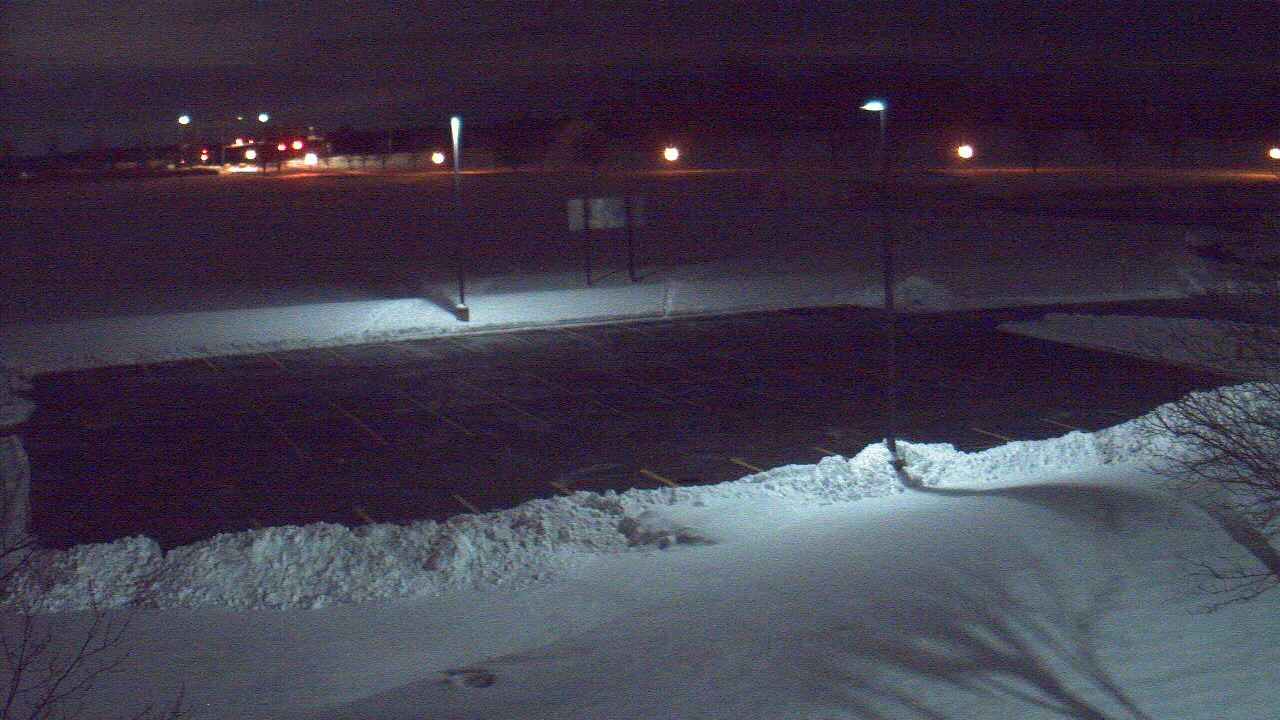 Thumbnail for current weather camera view from Geneva MS in Geneva, Illinois