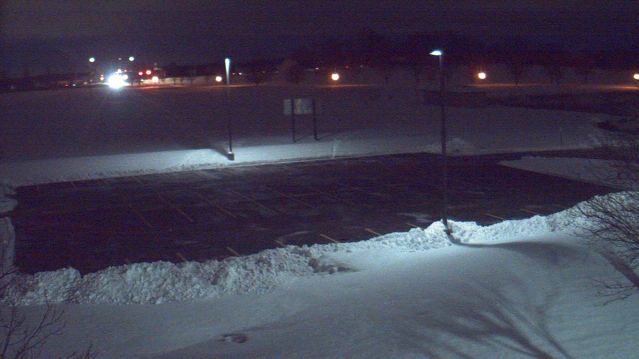 Thumbnail for current weather camera view from Geneva MS in Geneva, Illinois