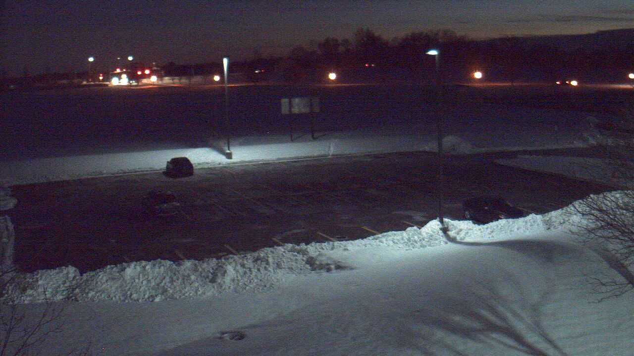 Thumbnail for current weather camera view from Geneva MS in Geneva, Illinois