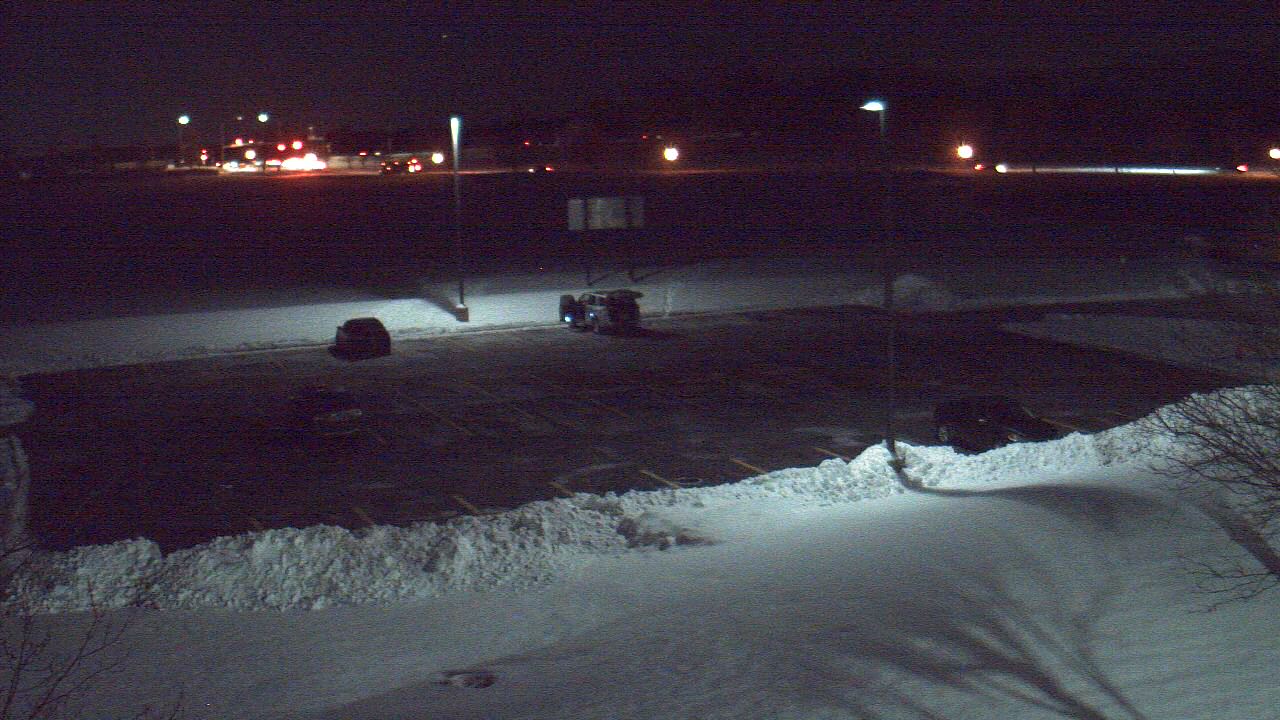 Thumbnail for current weather camera view from Geneva MS in Geneva, Illinois