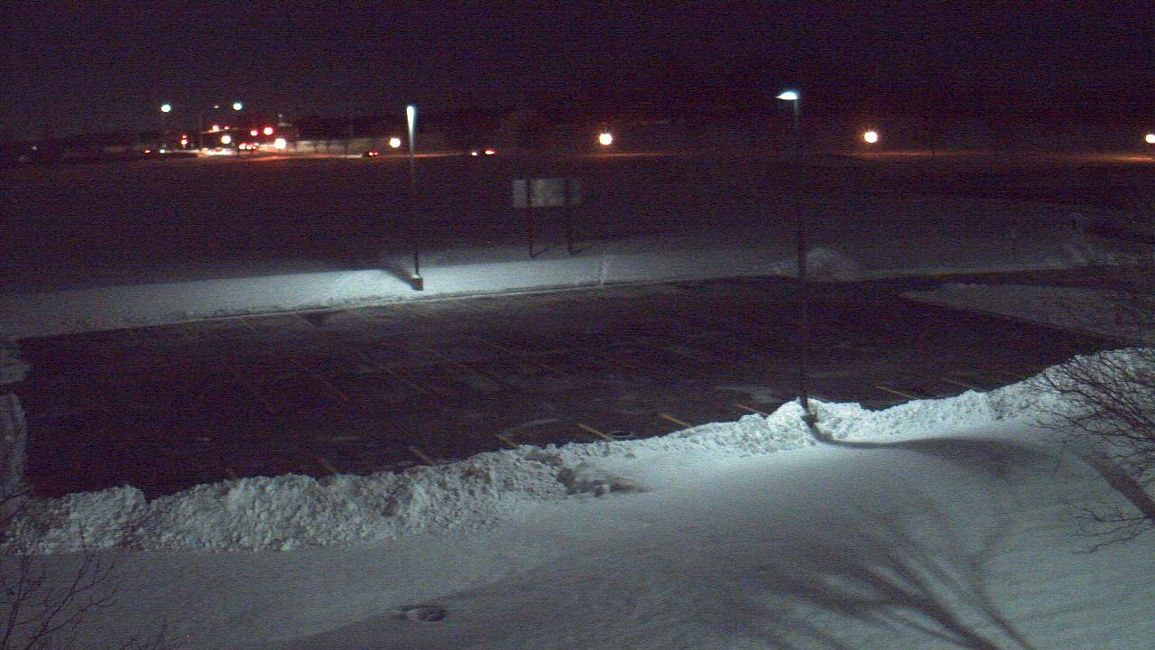 Thumbnail for current weather camera view from Geneva MS in Geneva, Illinois