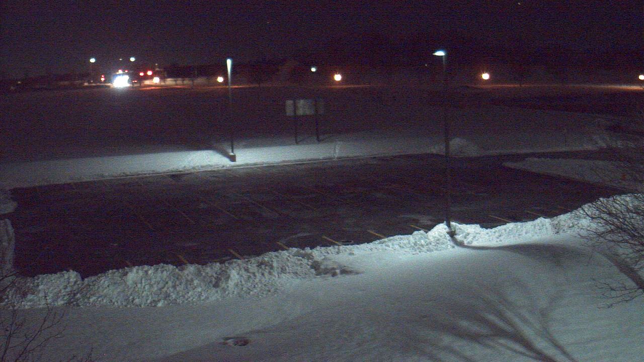 Thumbnail for current weather camera view from Geneva MS in Geneva, Illinois