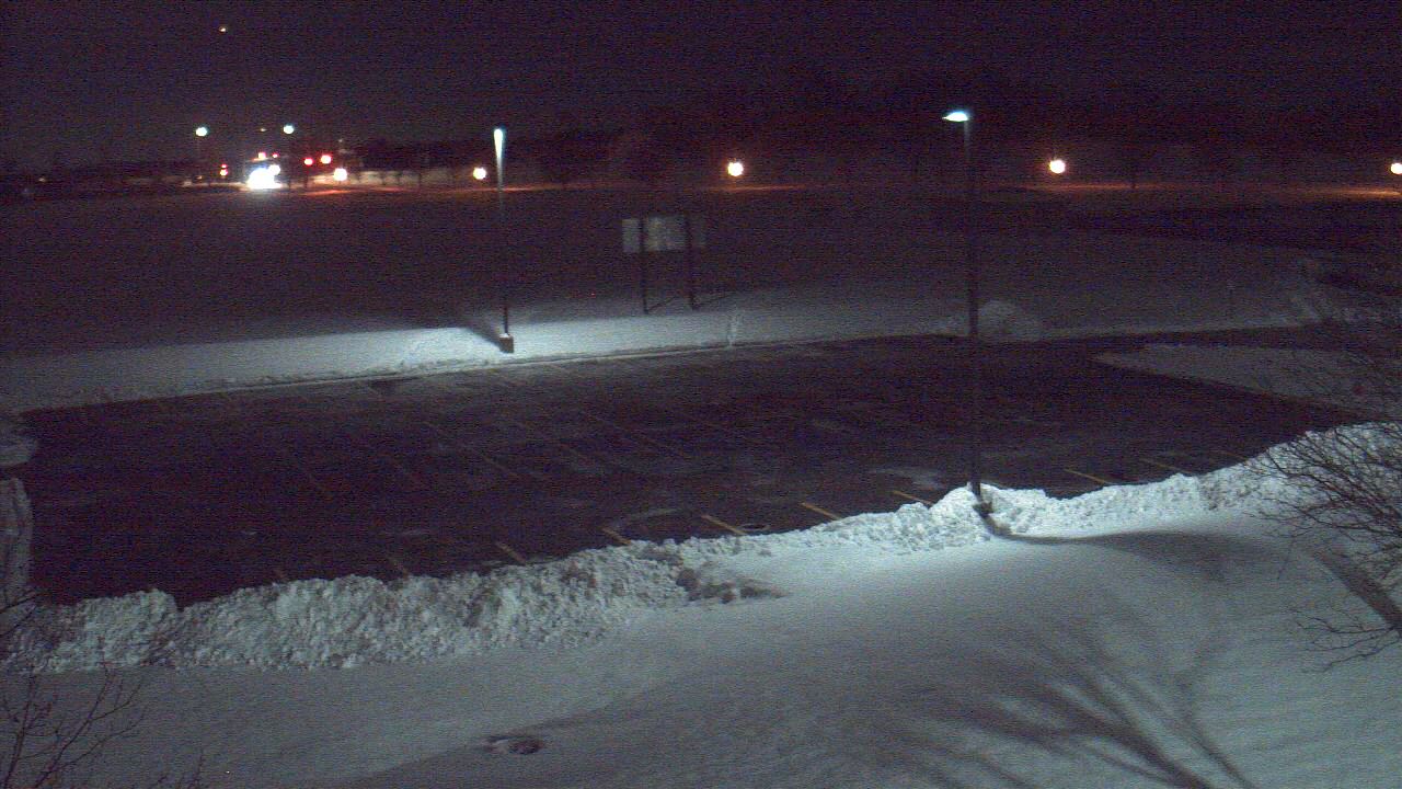 Thumbnail for current weather camera view from Geneva MS in Geneva, Illinois