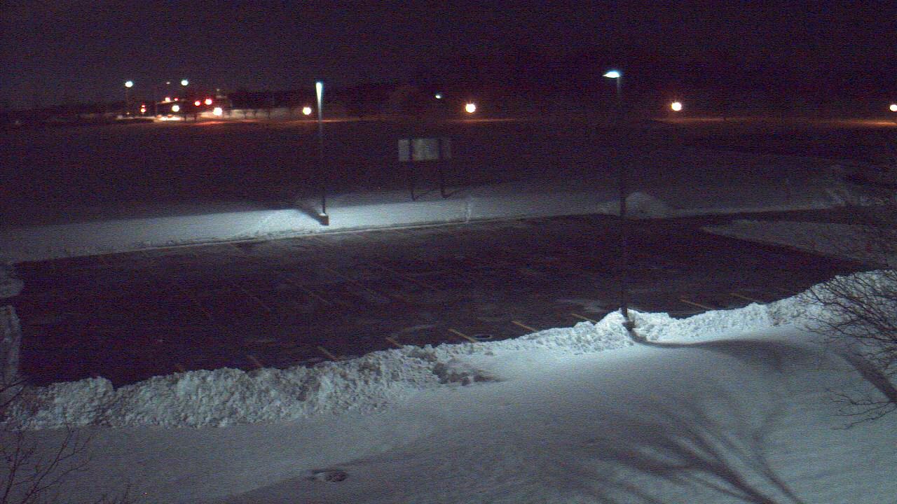 Thumbnail for current weather camera view from Geneva MS in Geneva, Illinois