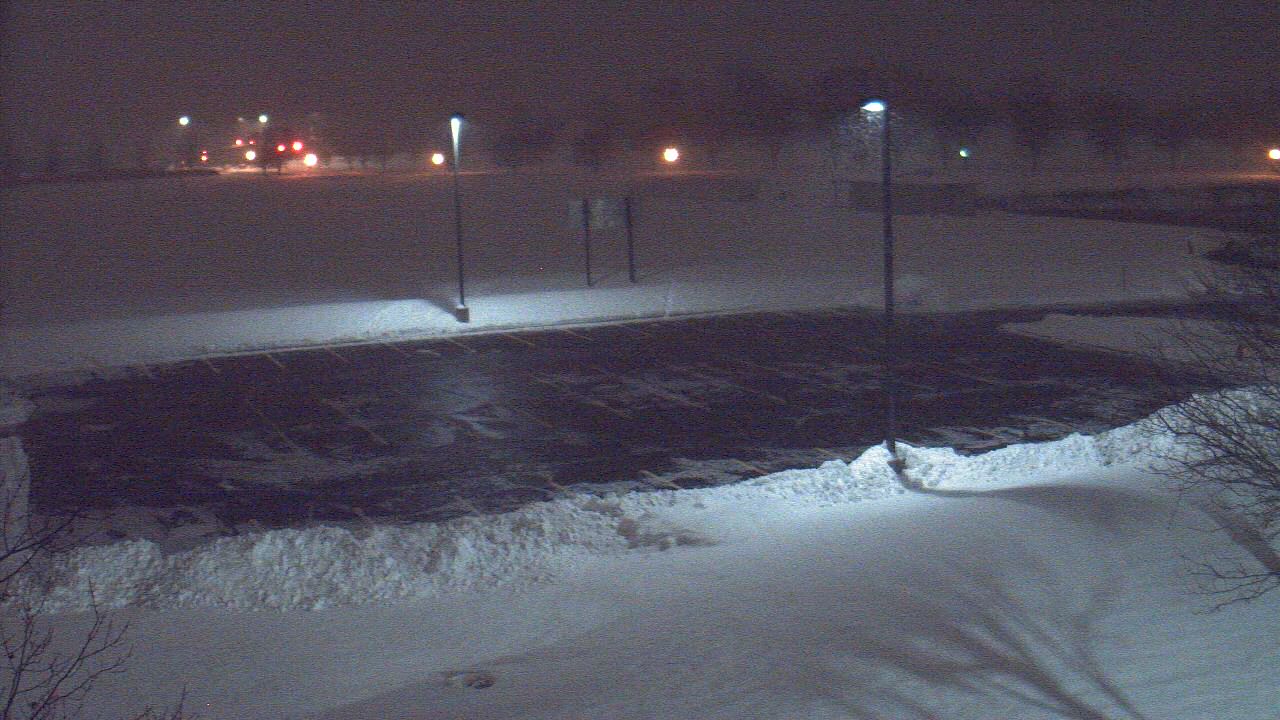 Thumbnail for current weather camera view from Geneva MS in Geneva, Illinois