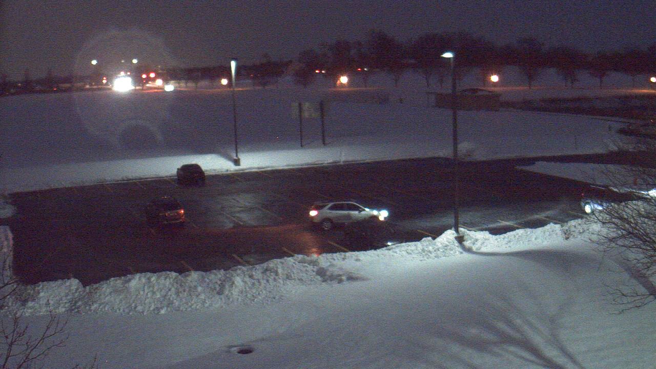 Thumbnail for current weather camera view from Geneva MS in Geneva, Illinois