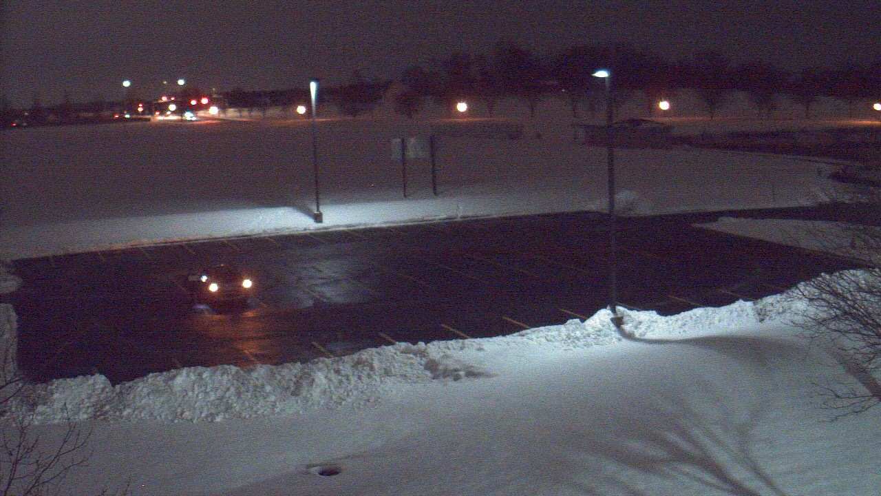 Thumbnail for current weather camera view from Geneva MS in Geneva, Illinois