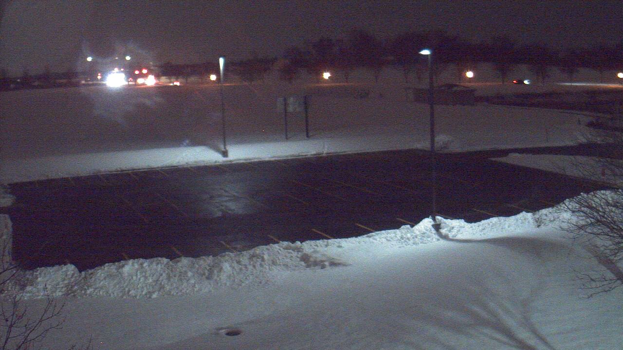 Thumbnail for current weather camera view from Geneva MS in Geneva, Illinois