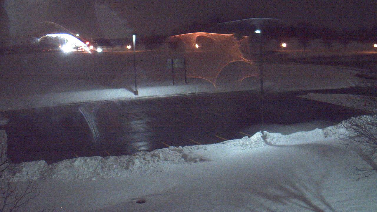 Thumbnail for current weather camera view from Geneva MS in Geneva, Illinois