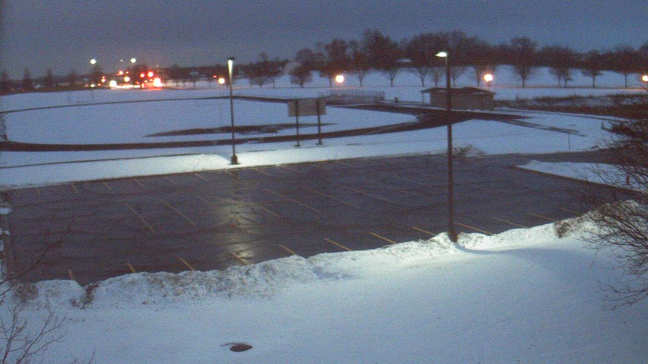 Thumbnail for current weather camera view from Geneva MS in Geneva, Illinois
