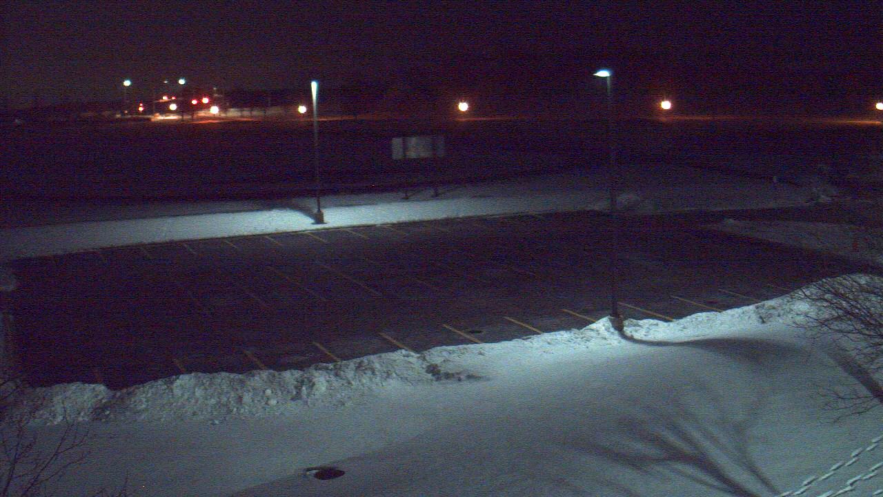 Thumbnail for current weather camera view from Geneva MS in Geneva, Illinois