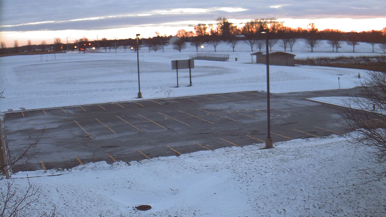 Thumbnail for current weather camera view from Geneva MS in Geneva, Illinois