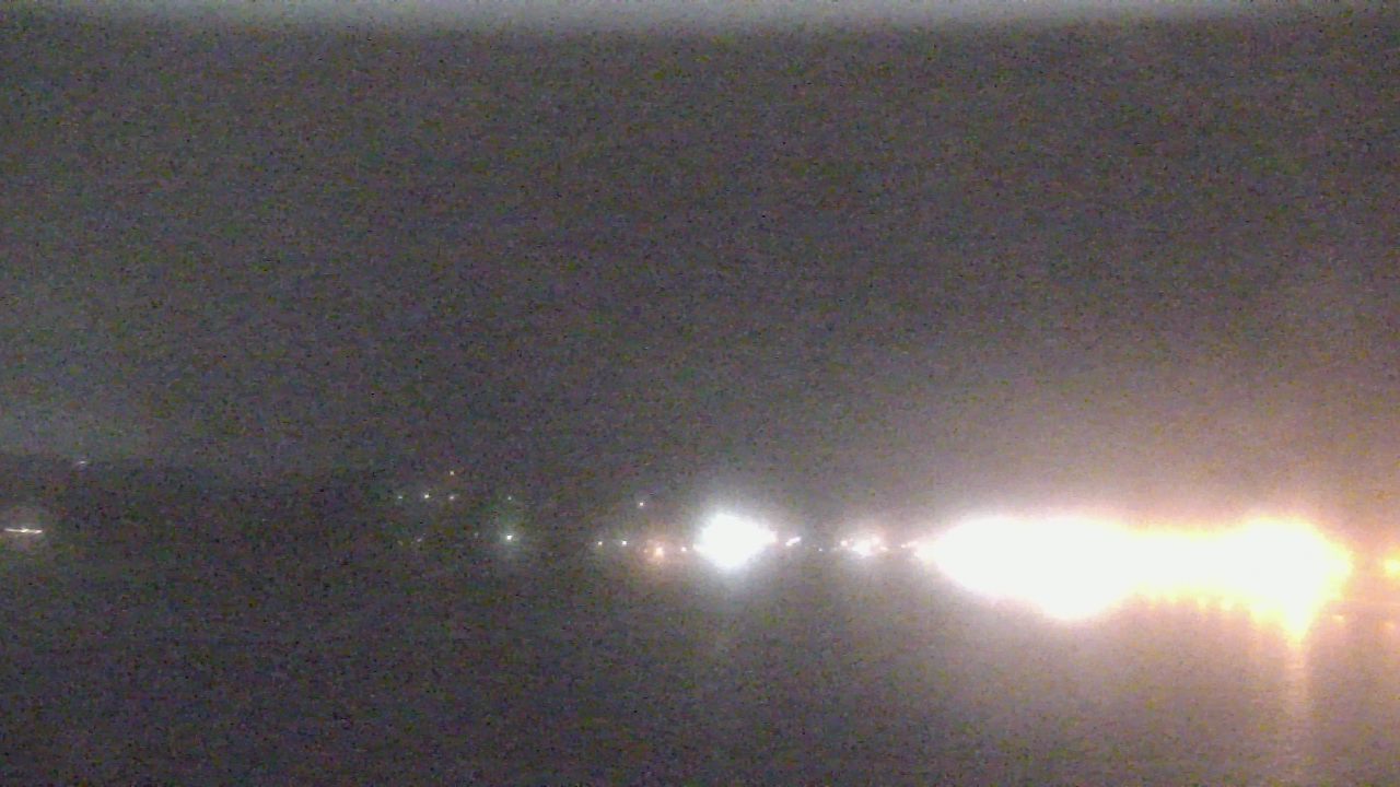 Thumbnail for current weather camera view from Wyndham Garden Lake Guntersville in Guntersville, Alabama