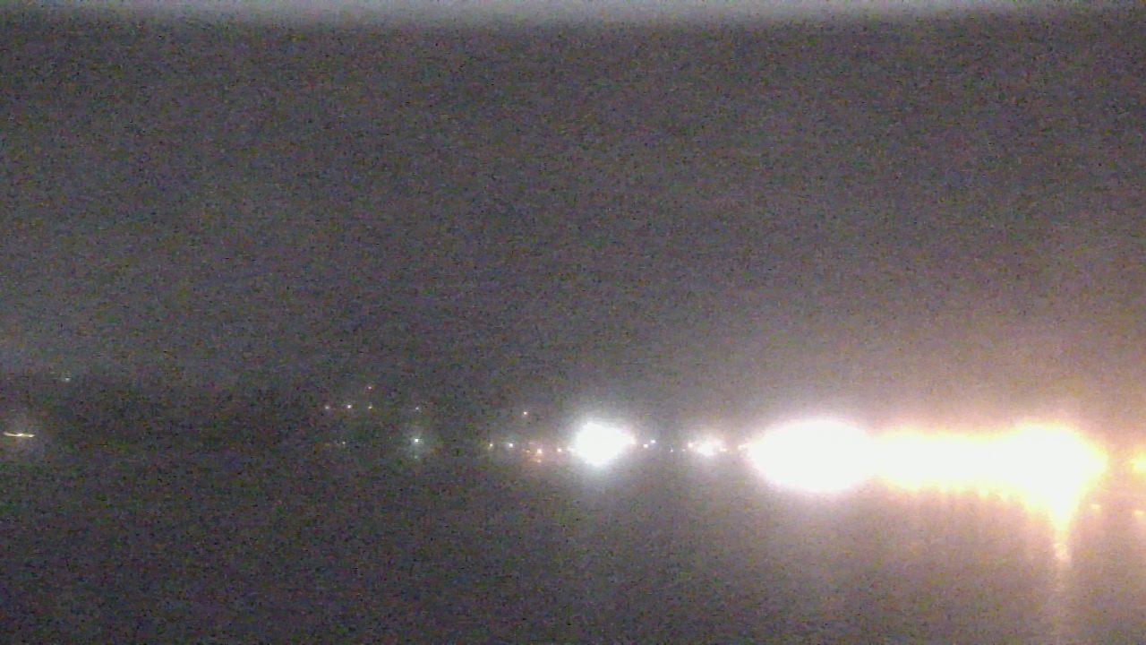Thumbnail for current weather camera view from Wyndham Garden Lake Guntersville in Guntersville, Alabama