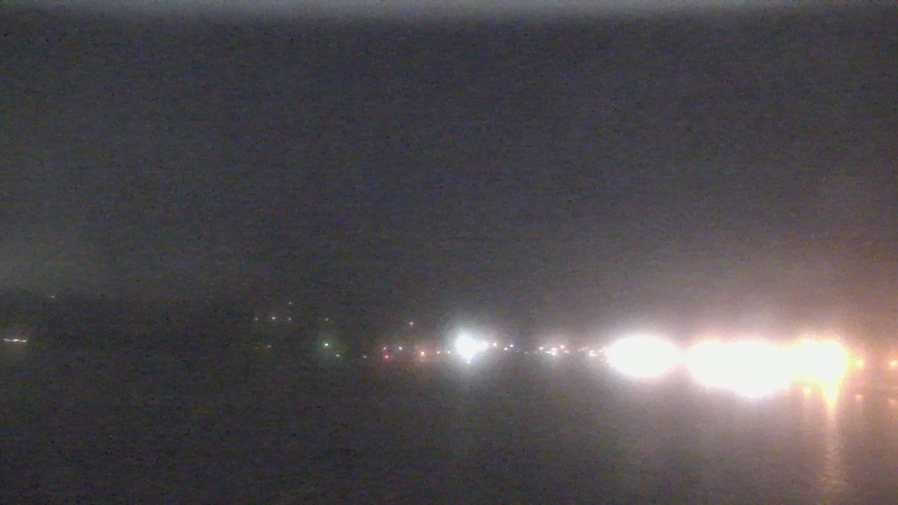 Thumbnail for current weather camera view from Wyndham Garden Lake Guntersville in Guntersville, Alabama