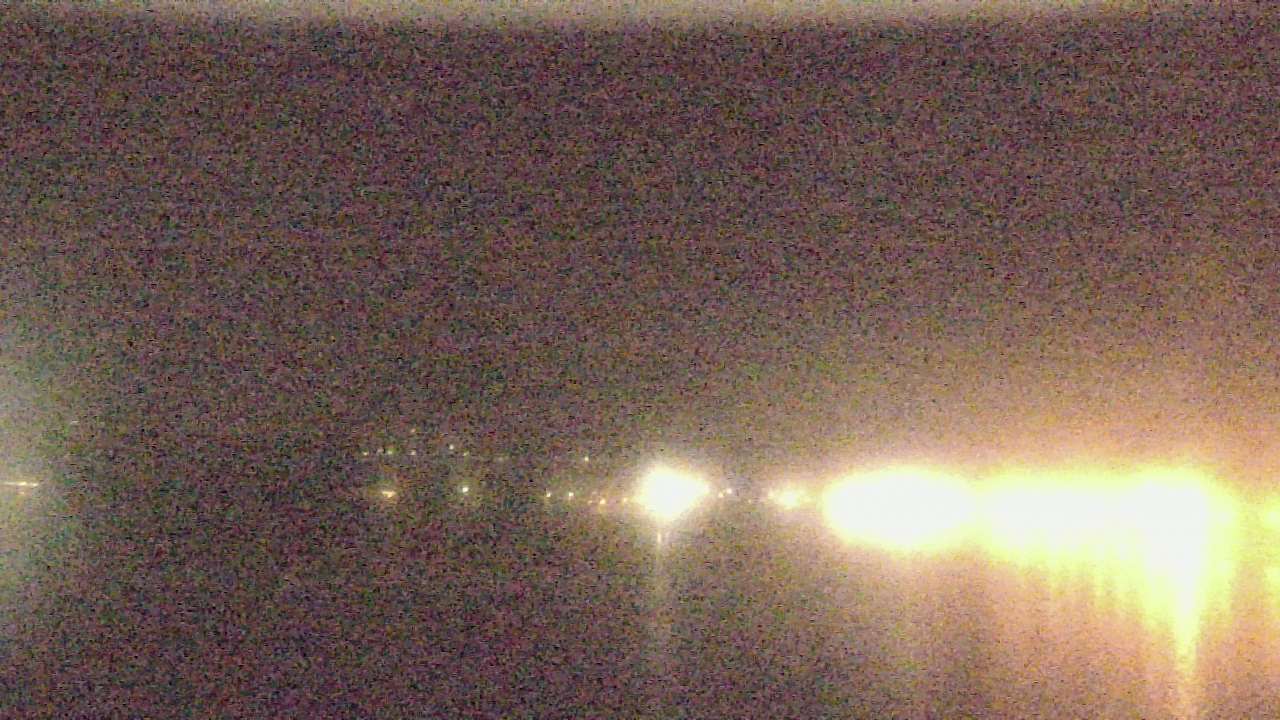 Thumbnail for current weather camera view from Wyndham Garden Lake Guntersville in Guntersville, Alabama