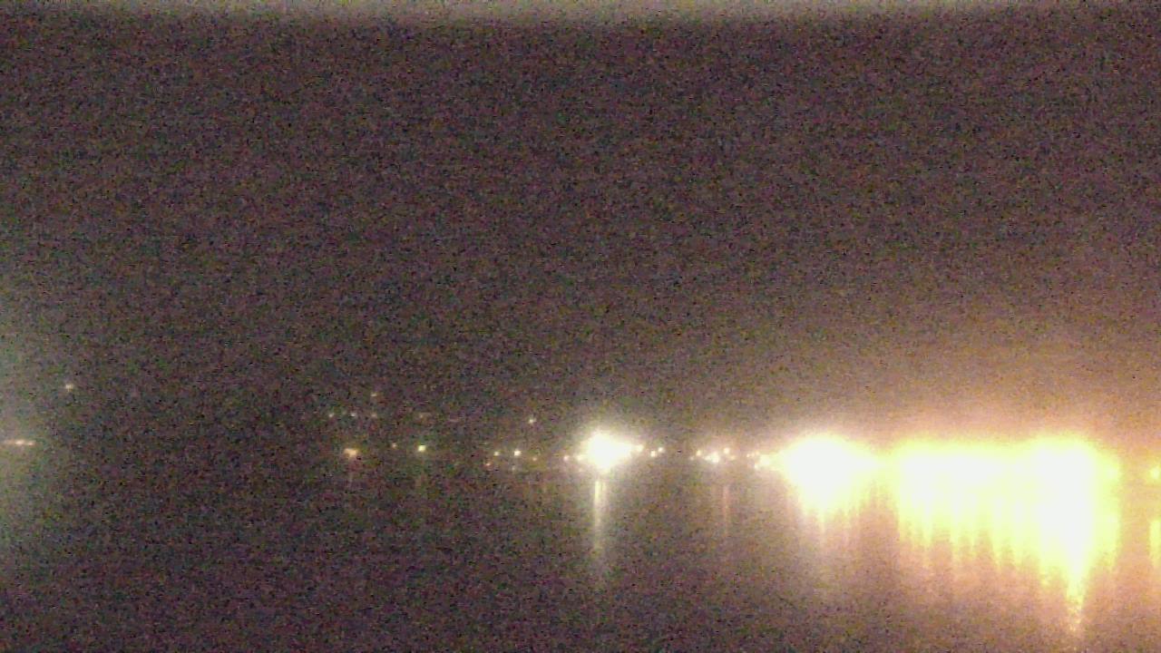 Thumbnail for current weather camera view from Wyndham Garden Lake Guntersville in Guntersville, Alabama
