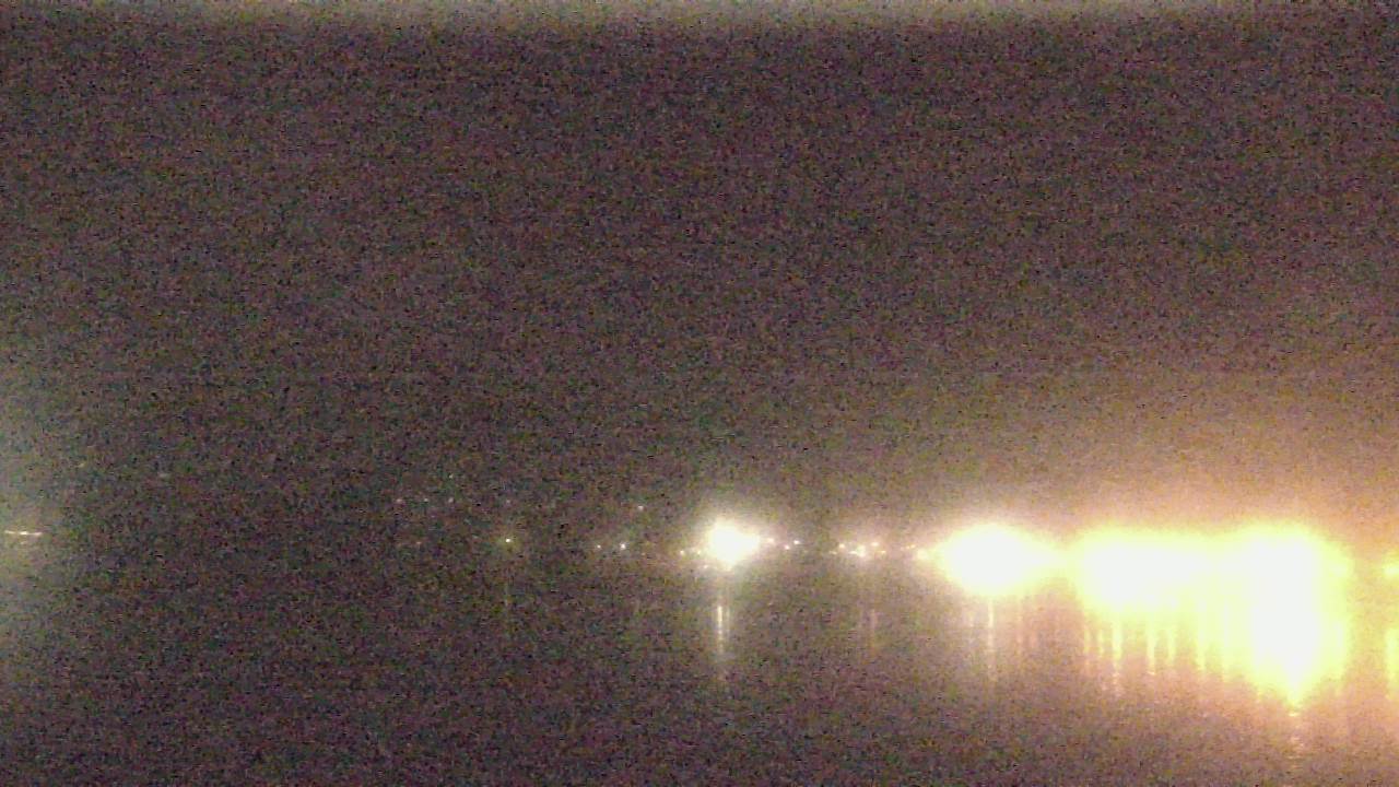 Thumbnail for current weather camera view from Wyndham Garden Lake Guntersville in Guntersville, Alabama
