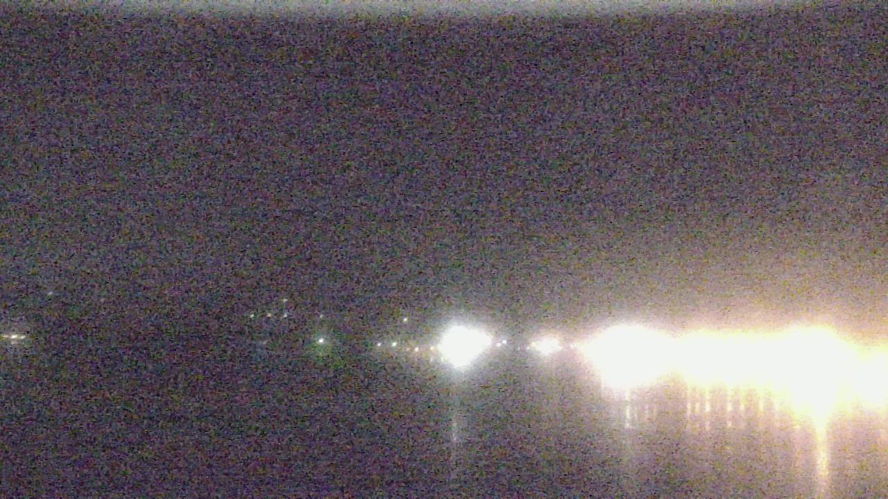Thumbnail for current weather camera view from Wyndham Garden Lake Guntersville in Guntersville, Alabama