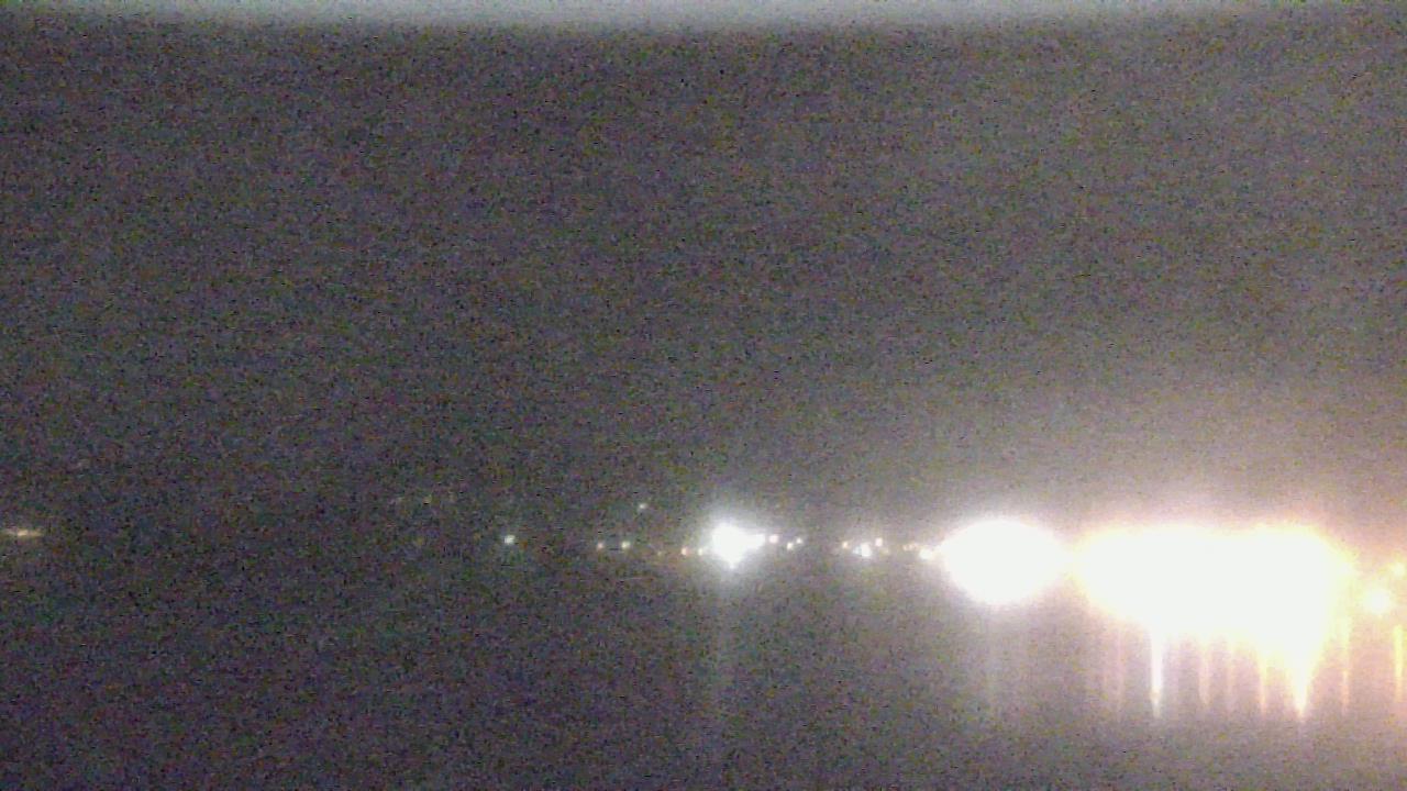 Thumbnail for current weather camera view from Wyndham Garden Lake Guntersville in Guntersville, Alabama