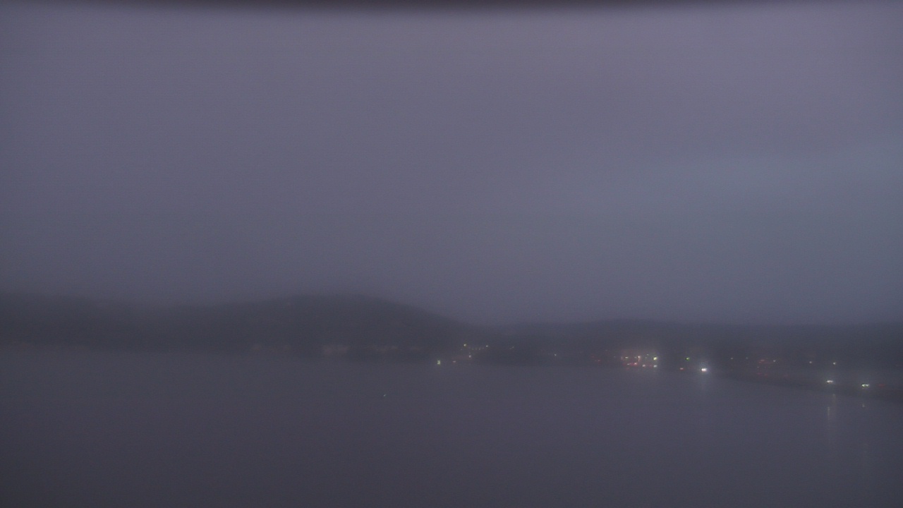 Thumbnail for current weather camera view from Wyndham Garden Lake Guntersville in Guntersville, Alabama