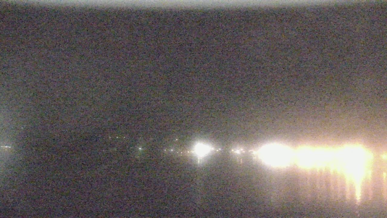 Thumbnail for current weather camera view from Wyndham Garden Lake Guntersville in Guntersville, Alabama