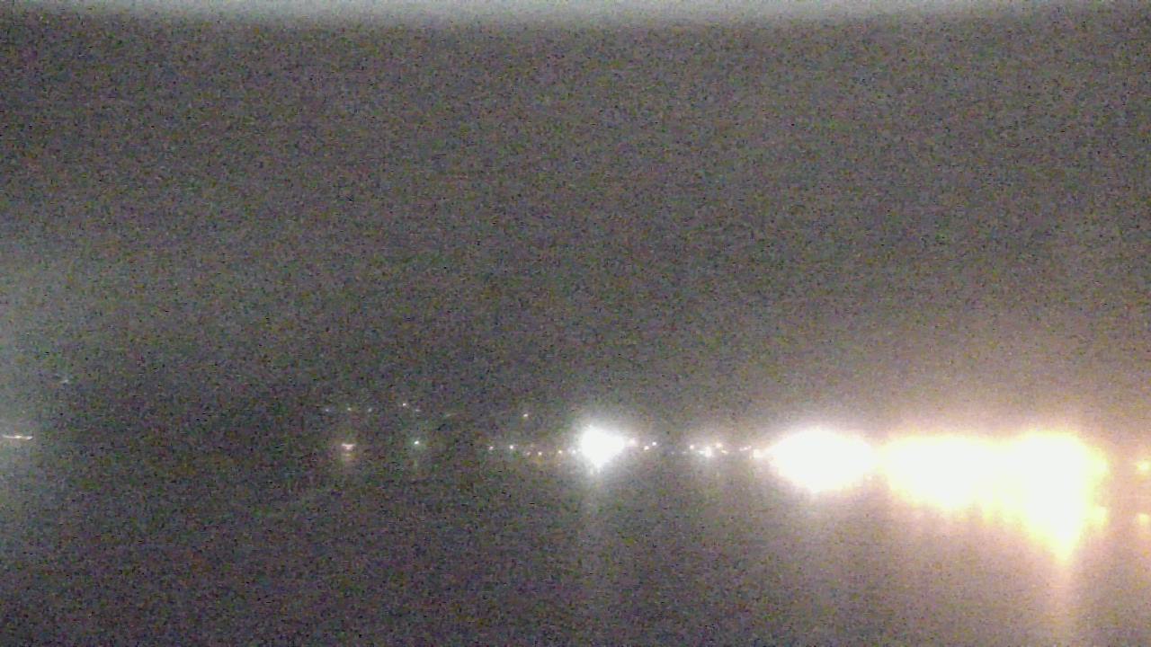 Thumbnail for current weather camera view from Wyndham Garden Lake Guntersville in Guntersville, Alabama