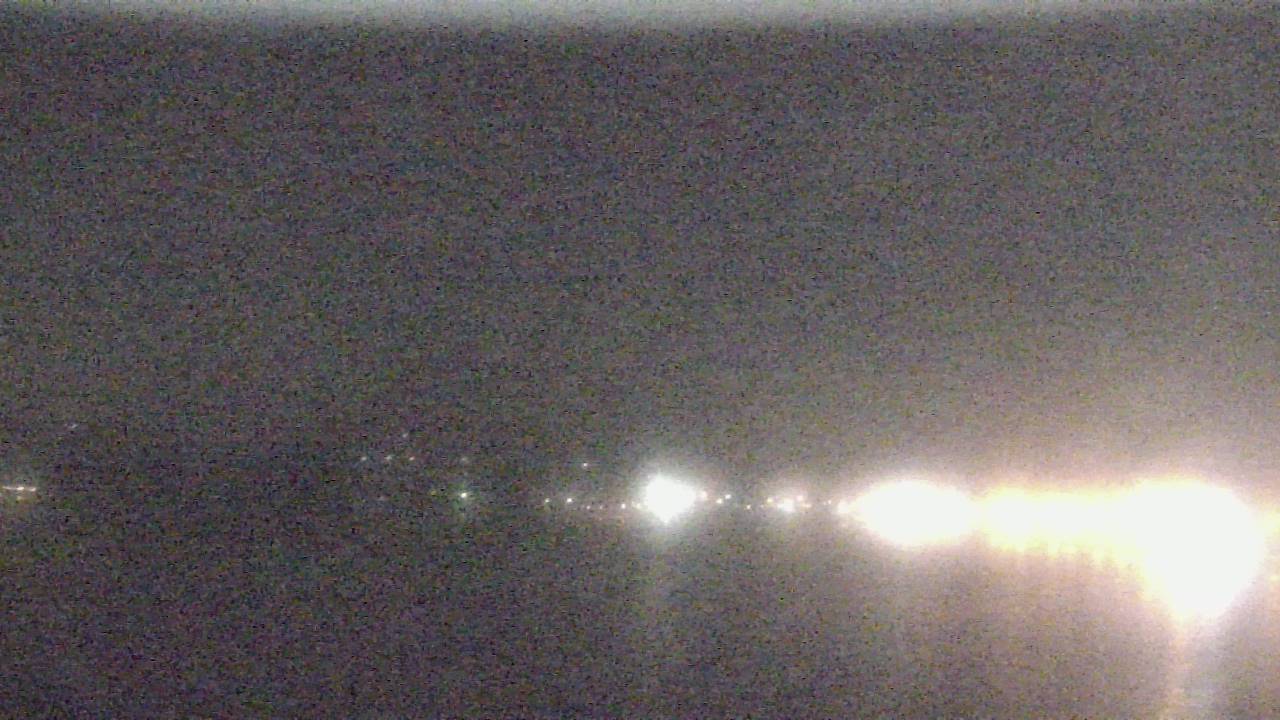 Thumbnail for current weather camera view from Wyndham Garden Lake Guntersville in Guntersville, Alabama