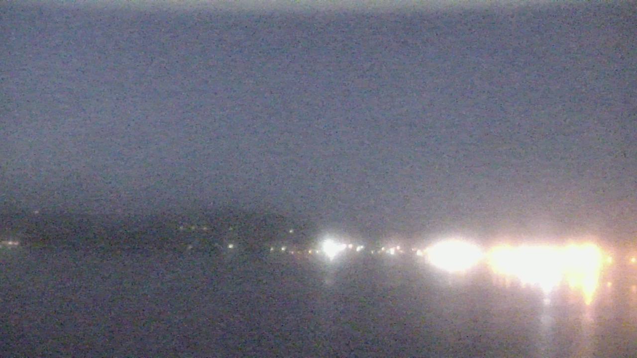 Thumbnail for current weather camera view from Wyndham Garden Lake Guntersville in Guntersville, Alabama