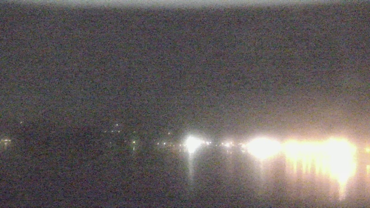Thumbnail for current weather camera view from Wyndham Garden Lake Guntersville in Guntersville, Alabama