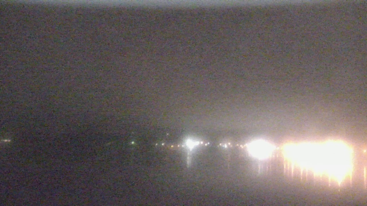 Thumbnail for current weather camera view from Wyndham Garden Lake Guntersville in Guntersville, Alabama