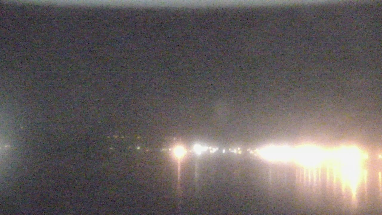 Thumbnail for current weather camera view from Wyndham Garden Lake Guntersville in Guntersville, Alabama