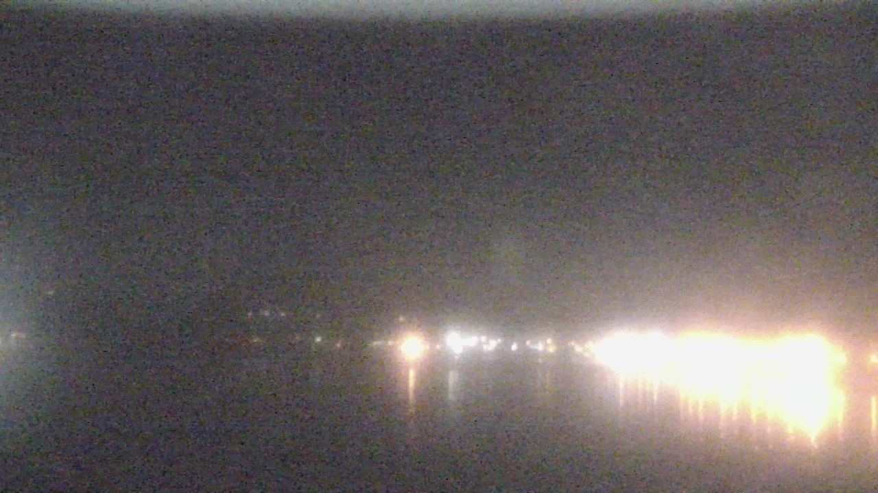 Thumbnail for current weather camera view from Wyndham Garden Lake Guntersville in Guntersville, Alabama