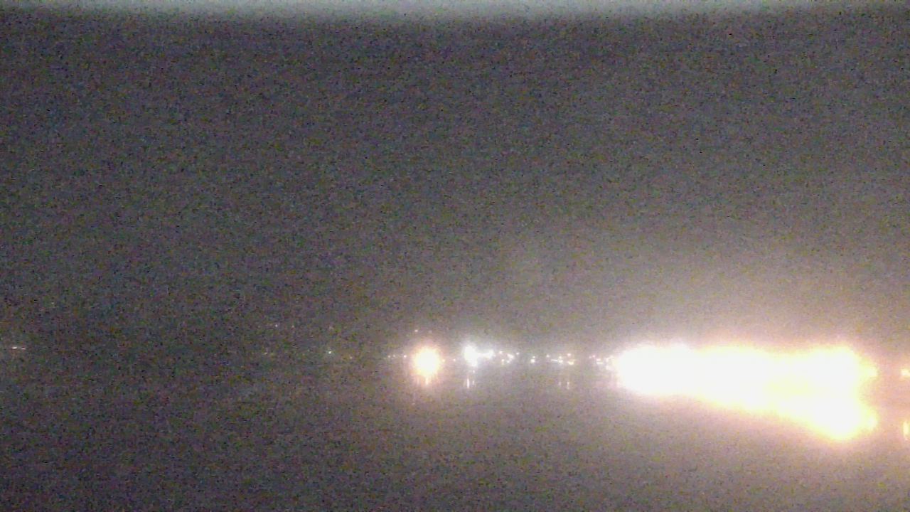 Thumbnail for current weather camera view from Wyndham Garden Lake Guntersville in Guntersville, Alabama