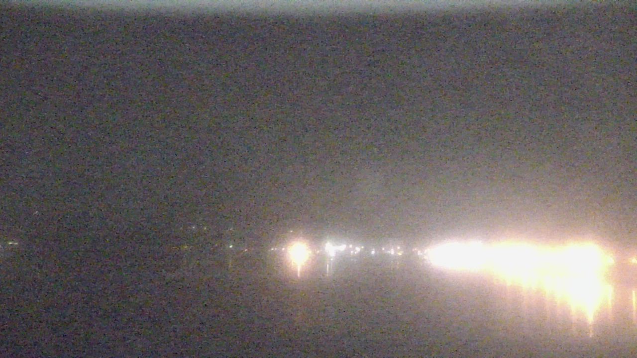 Thumbnail for current weather camera view from Wyndham Garden Lake Guntersville in Guntersville, Alabama