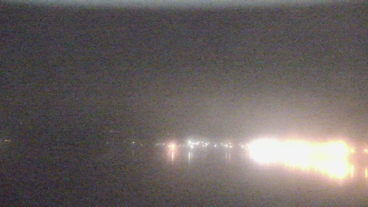 Thumbnail for current weather camera view from Wyndham Garden Lake Guntersville in Guntersville, Alabama