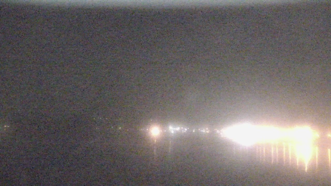 Thumbnail for current weather camera view from Wyndham Garden Lake Guntersville in Guntersville, Alabama