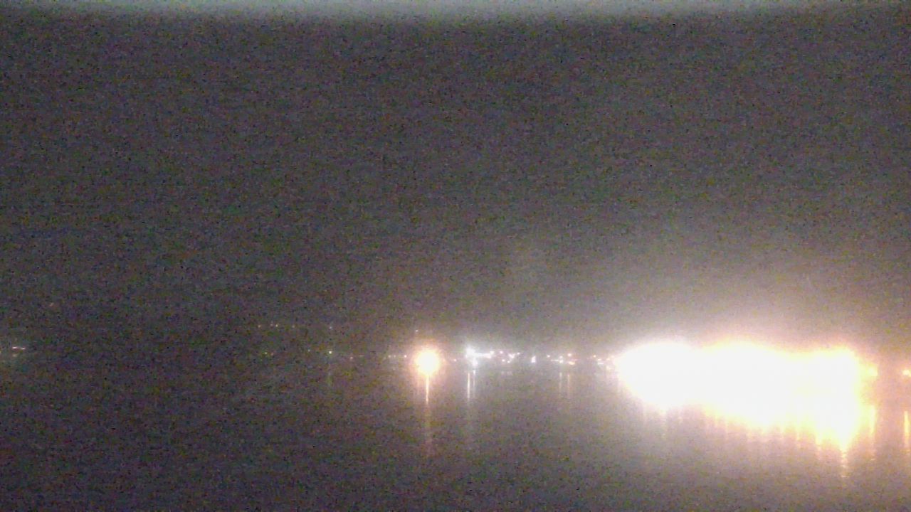 Thumbnail for current weather camera view from Wyndham Garden Lake Guntersville in Guntersville, Alabama