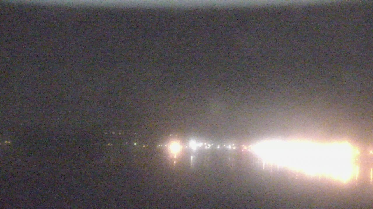 Thumbnail for current weather camera view from Wyndham Garden Lake Guntersville in Guntersville, Alabama