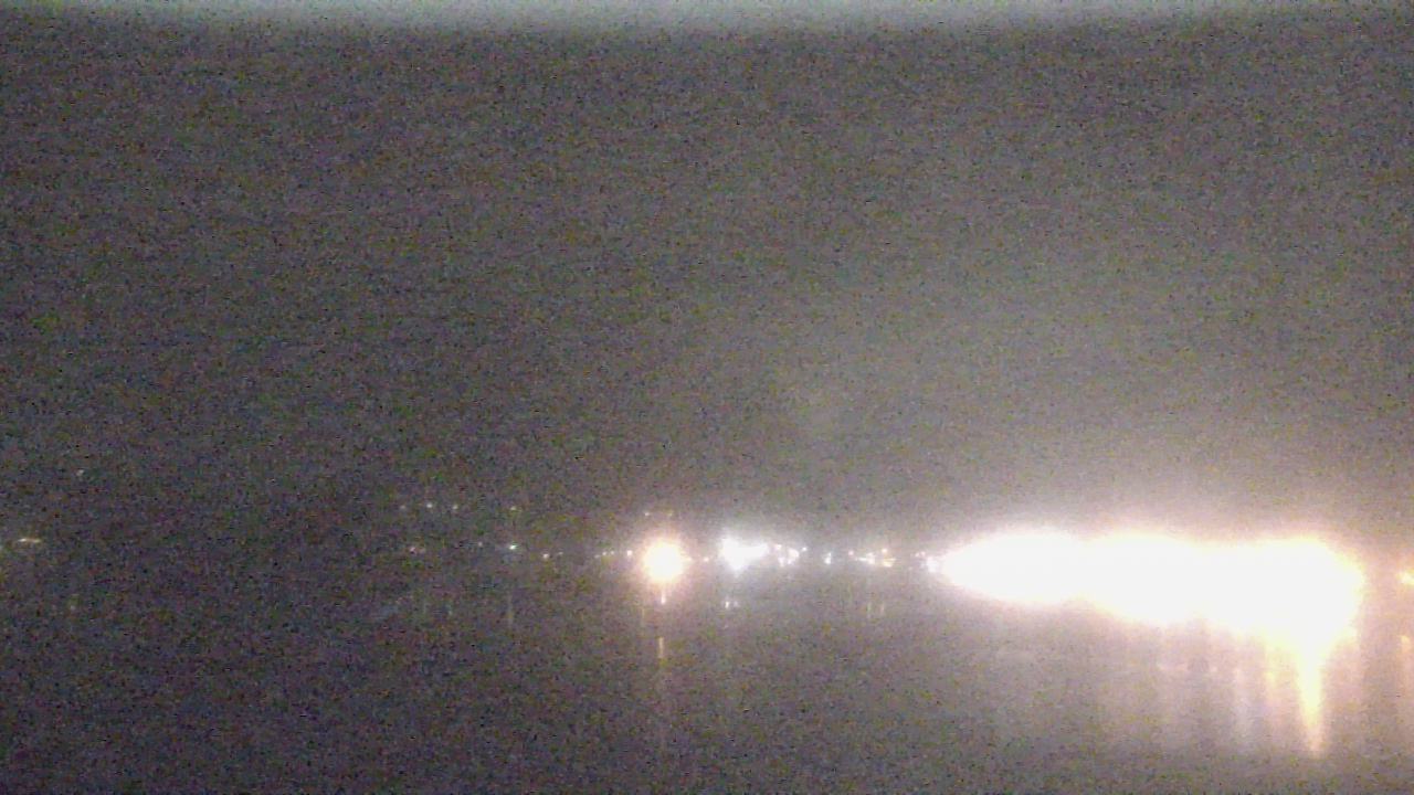 Thumbnail for current weather camera view from Wyndham Garden Lake Guntersville in Guntersville, Alabama