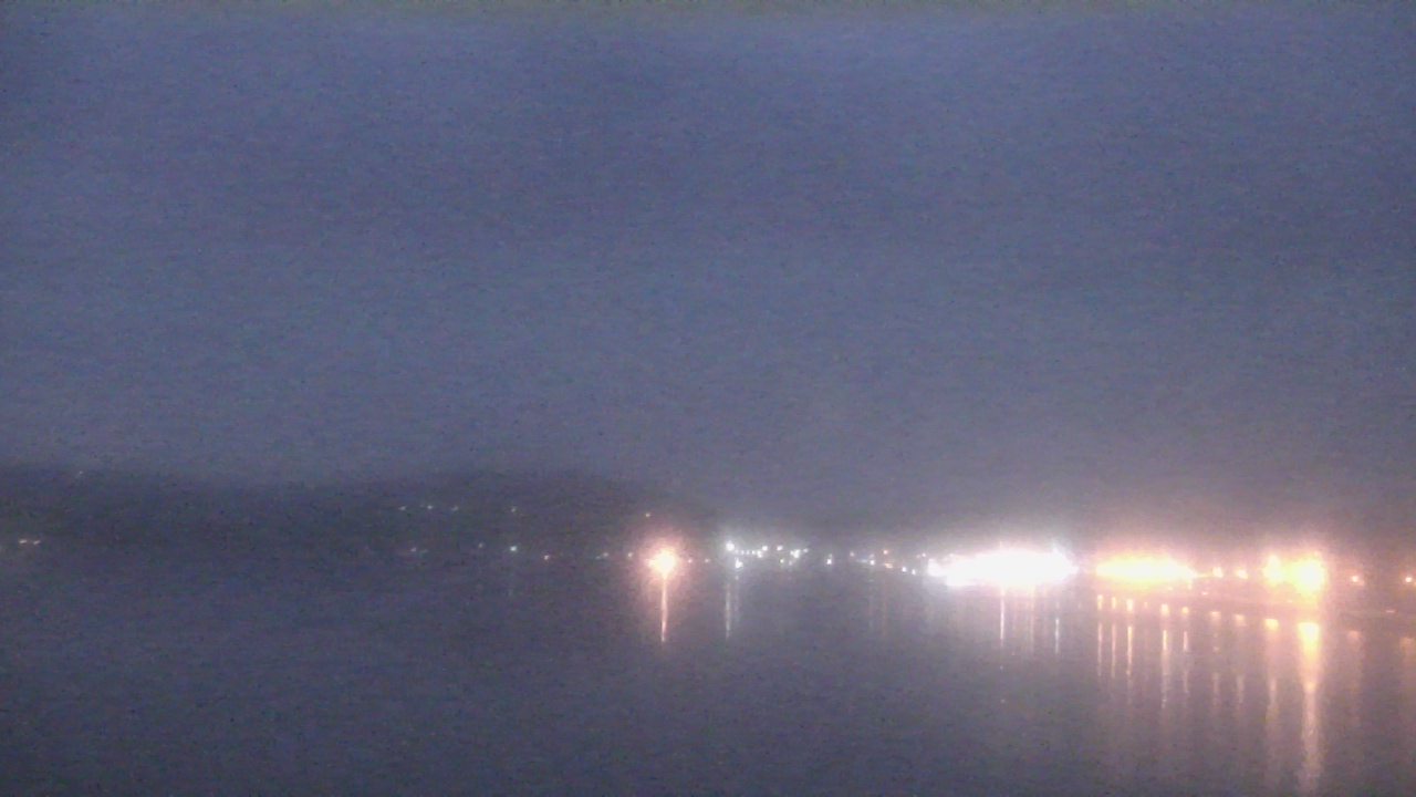 Thumbnail for current weather camera view from Wyndham Garden Lake Guntersville in Guntersville, Alabama