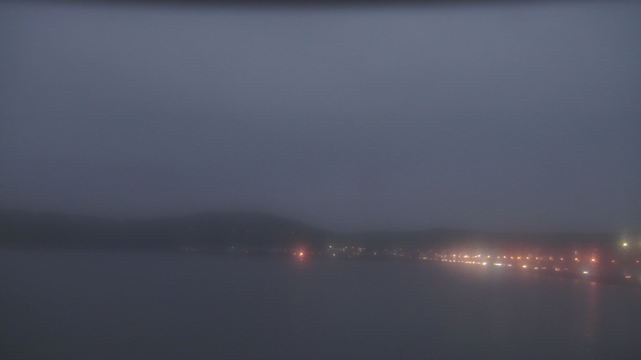 Thumbnail for current weather camera view from Wyndham Garden Lake Guntersville in Guntersville, Alabama