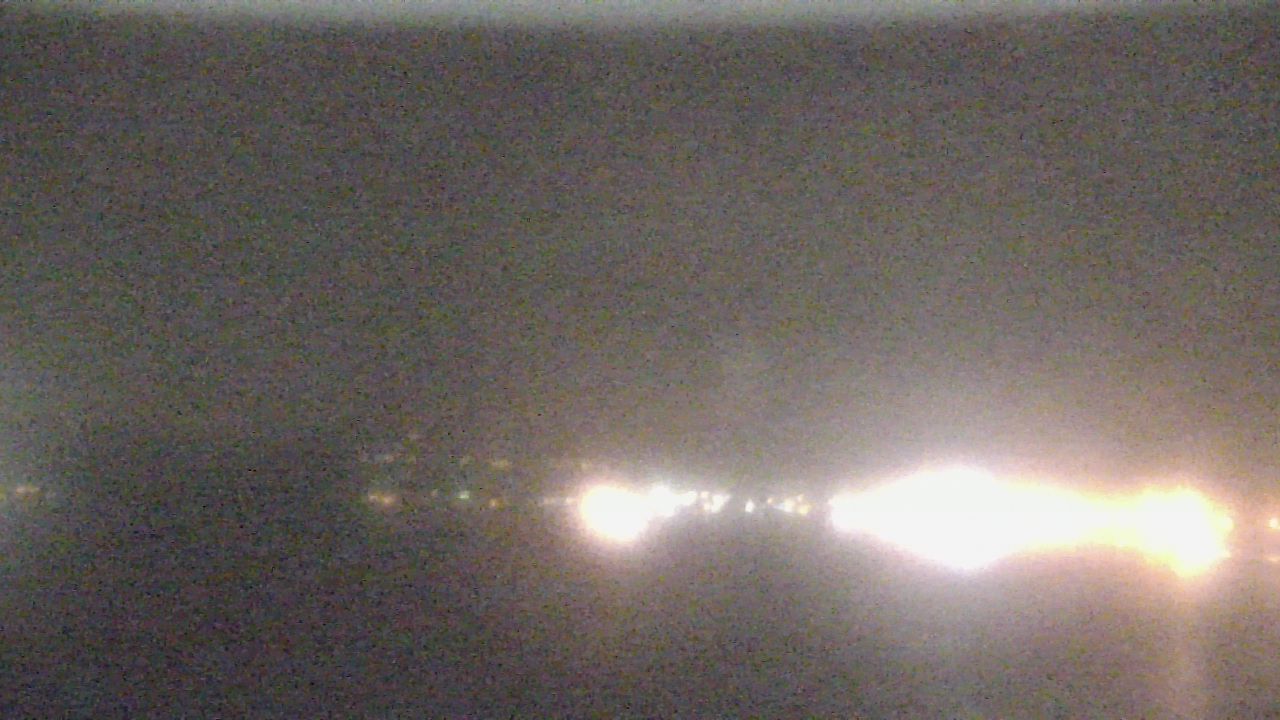 Thumbnail for current weather camera view from Wyndham Garden Lake Guntersville in Guntersville, Alabama