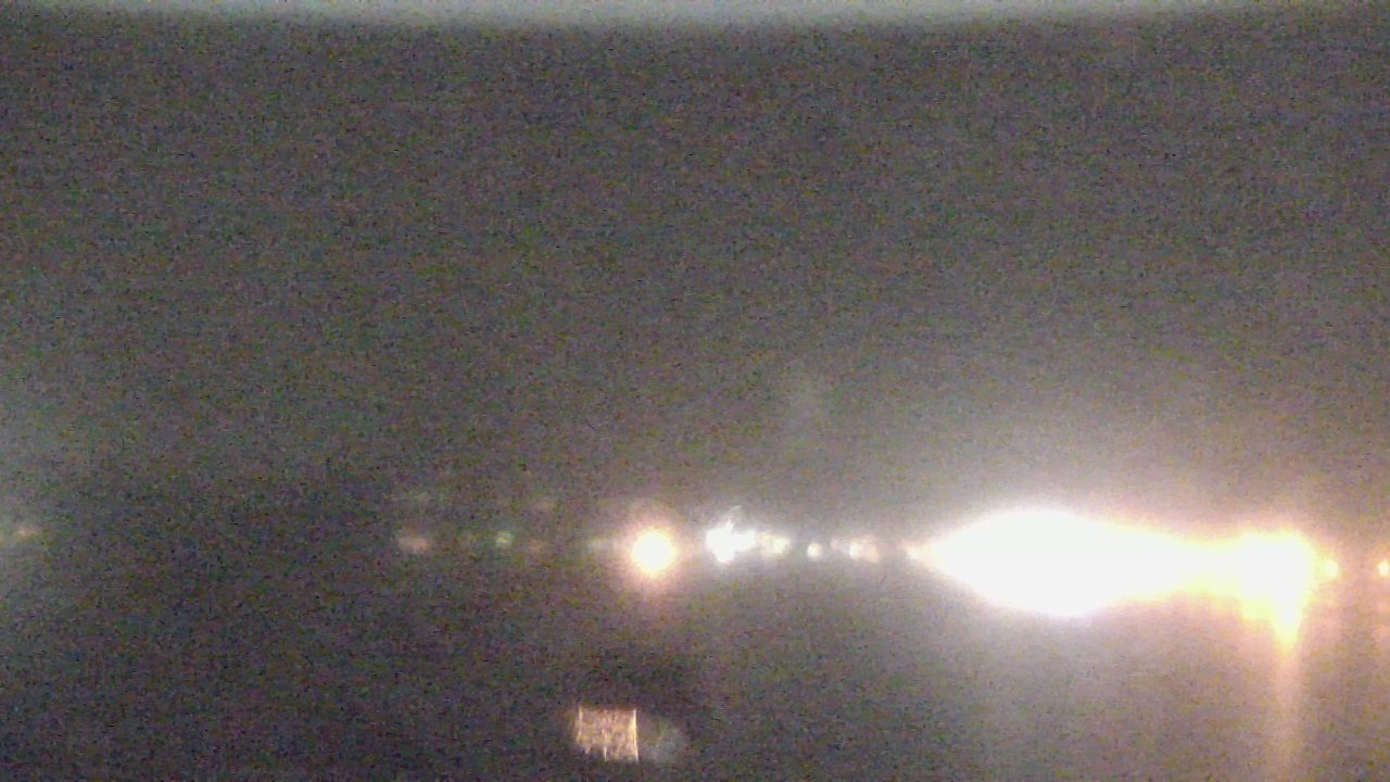 Thumbnail for current weather camera view from Wyndham Garden Lake Guntersville in Guntersville, Alabama