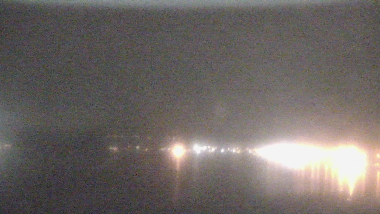 Thumbnail for current weather camera view from Wyndham Garden Lake Guntersville in Guntersville, Alabama