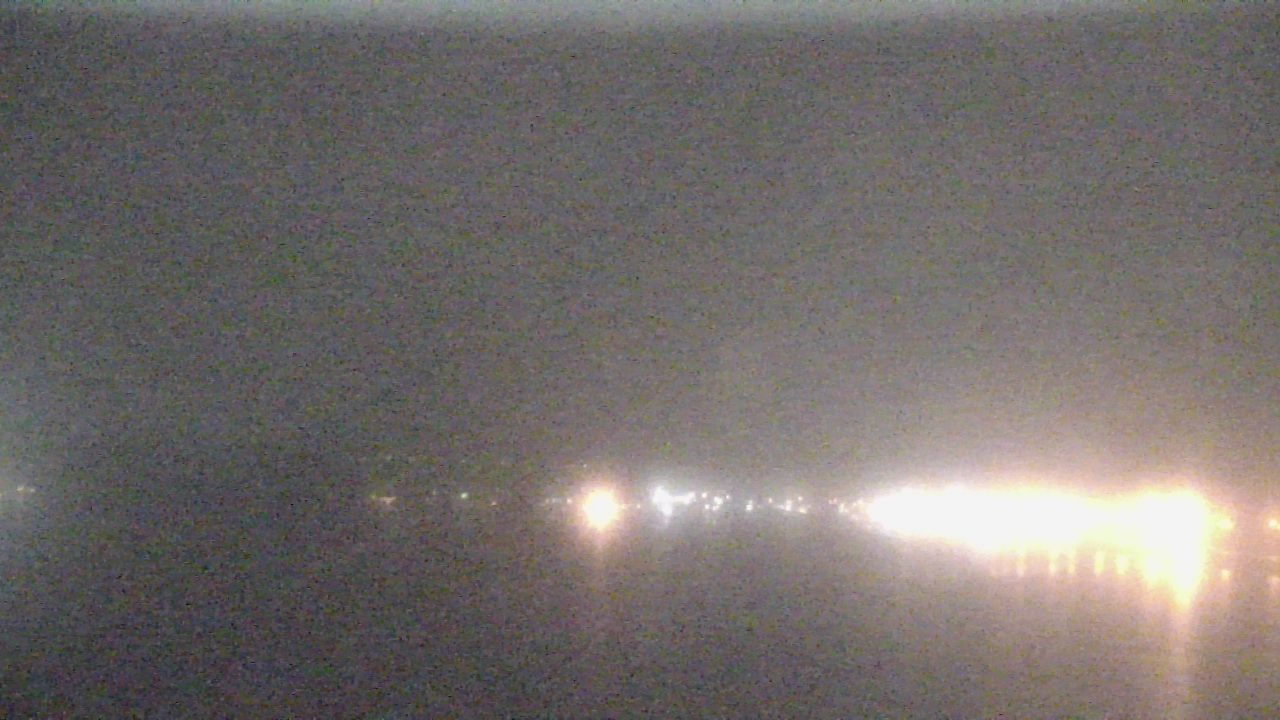 Thumbnail for current weather camera view from Wyndham Garden Lake Guntersville in Guntersville, Alabama