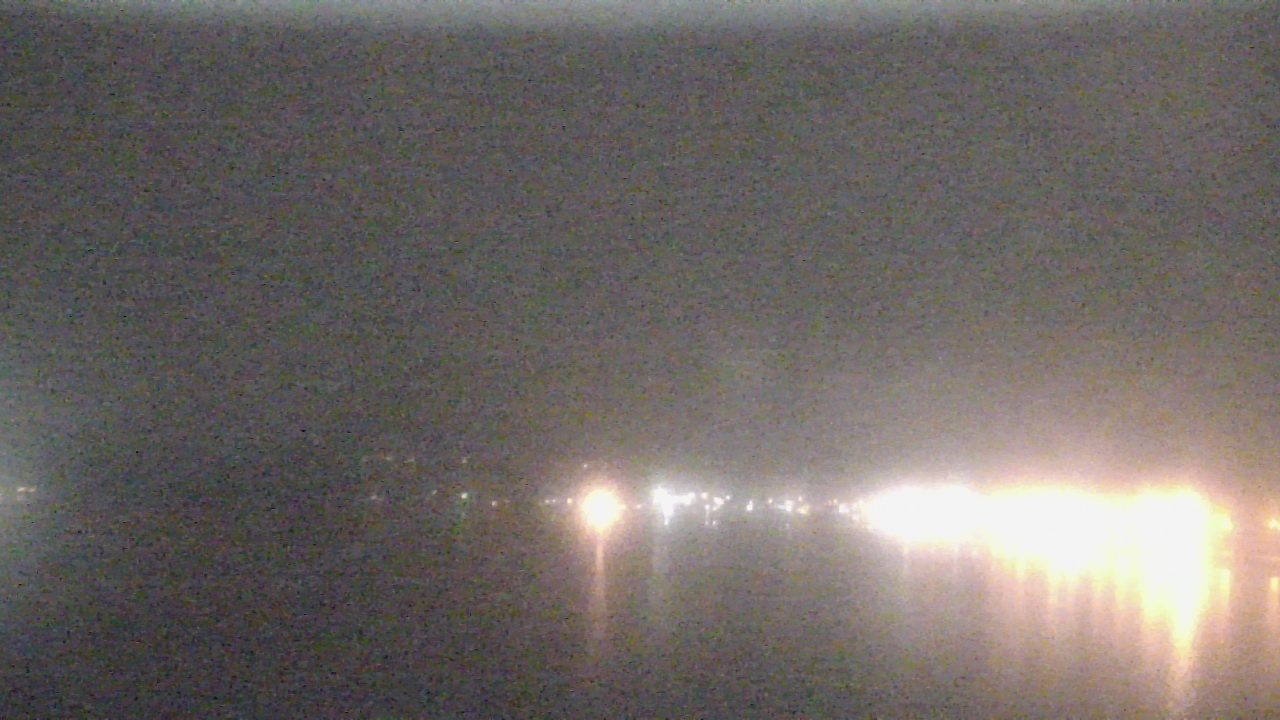 Thumbnail for current weather camera view from Wyndham Garden Lake Guntersville in Guntersville, Alabama