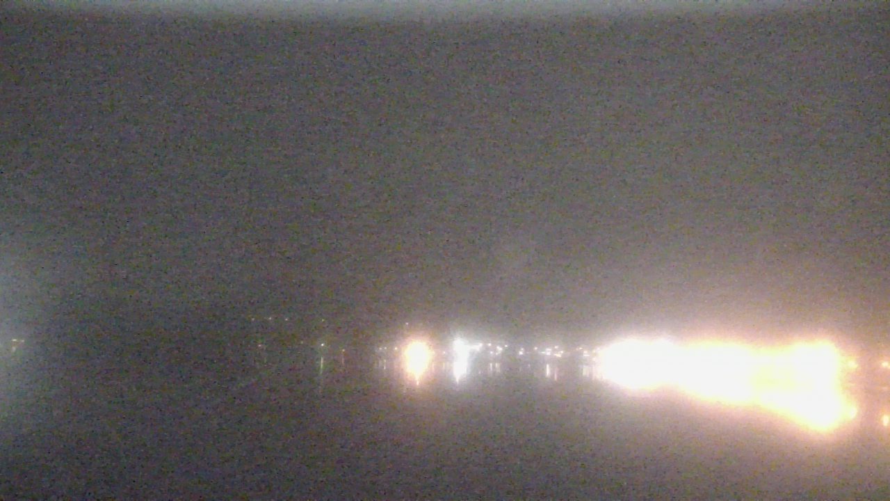 Thumbnail for current weather camera view from Wyndham Garden Lake Guntersville in Guntersville, Alabama