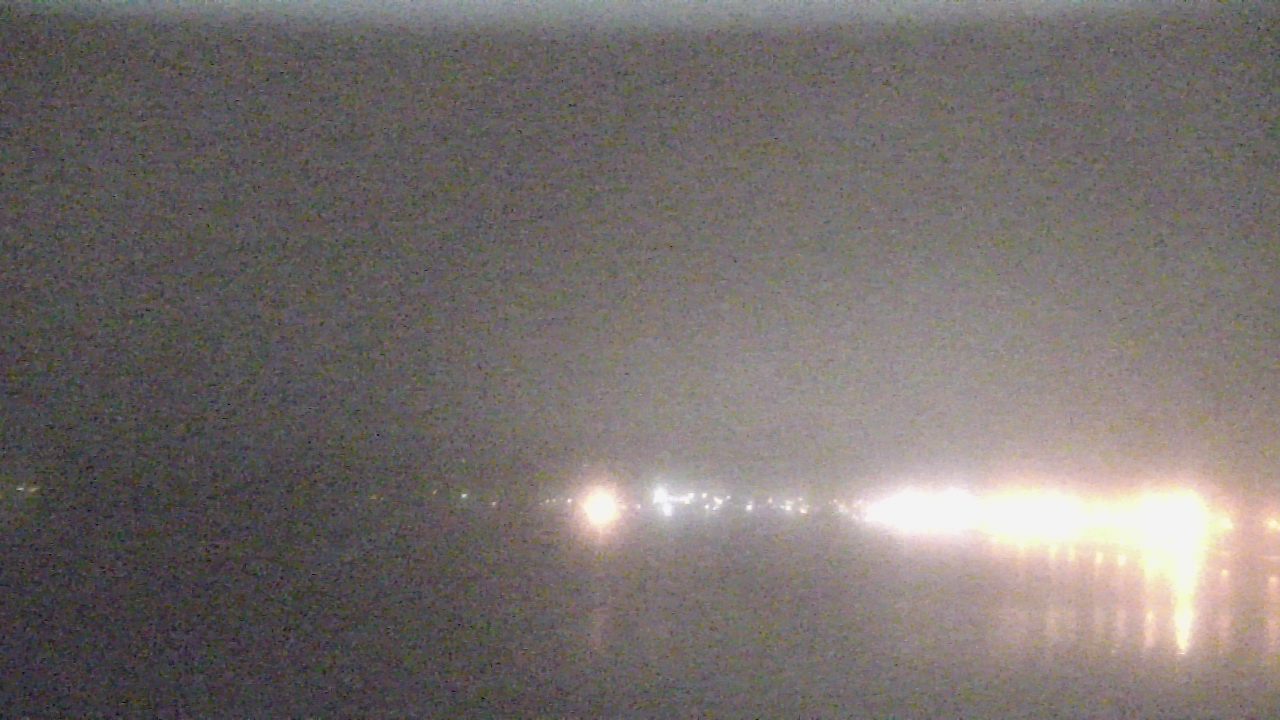 Thumbnail for current weather camera view from Wyndham Garden Lake Guntersville in Guntersville, Alabama